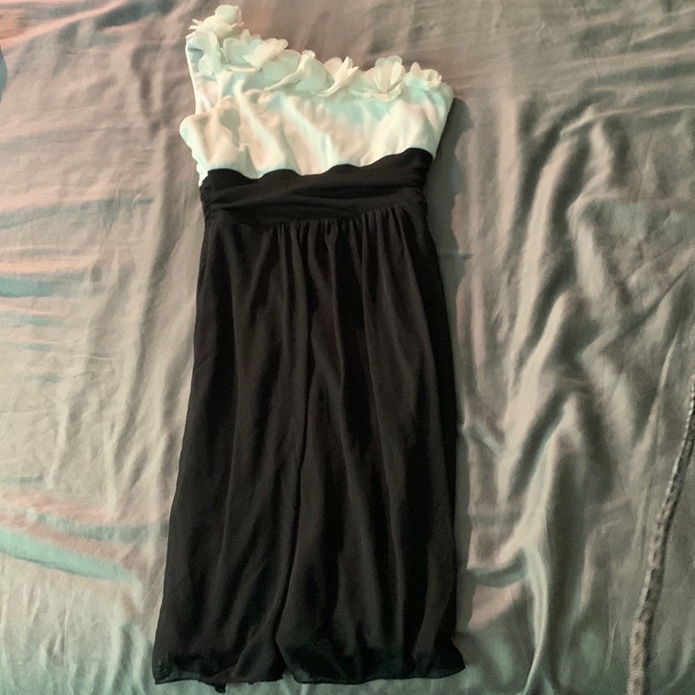 Size 1/2 small black and white one shoulder dress